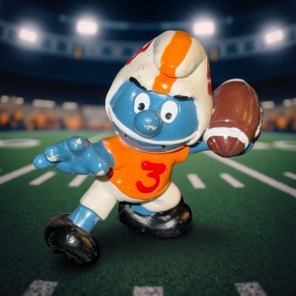1983 Smurf Football Player #3 Quarterback Pevo 4 Schleich W. Berrie & Co. A33
